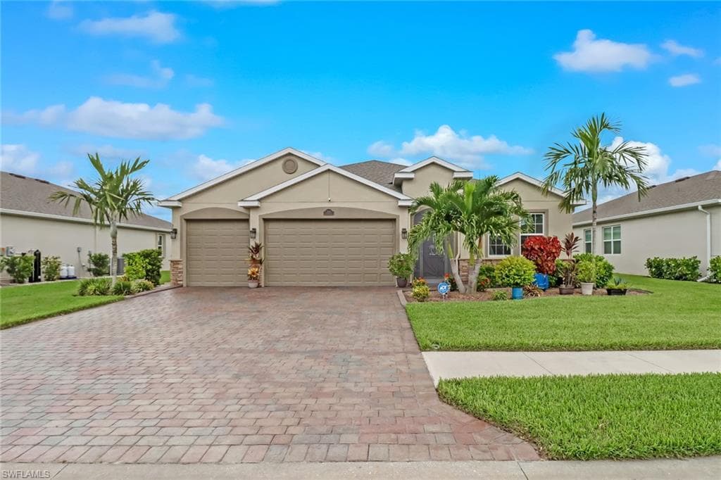 3068 Amadora CIR CAPE CORAL, FL 33909