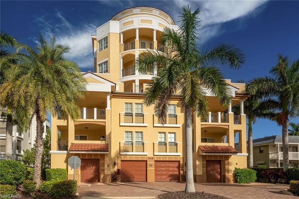 908 Panama CT 303 MARCO ISLAND, FL 34145