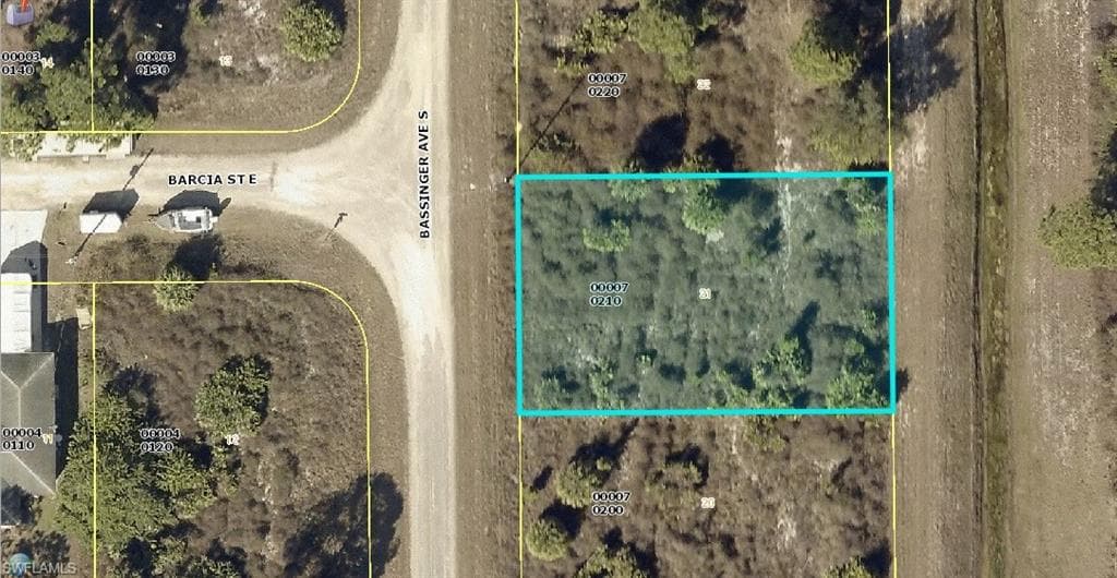 921 Bassinger AVE S LEHIGH ACRES, FL 33974