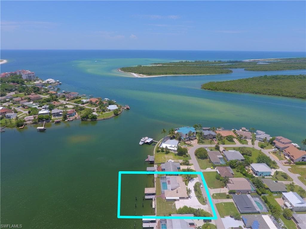 138 Tahiti CIR NAPLES, FL 34113
