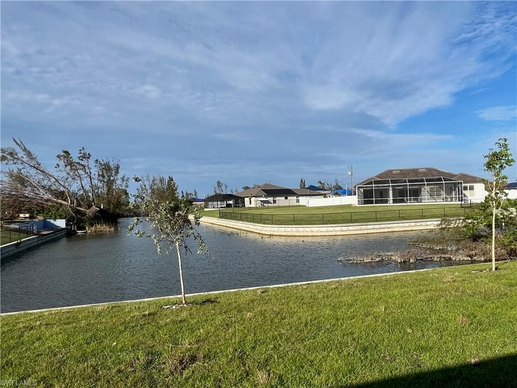 425 SW 23rd TER CAPE CORAL, FL 33991
