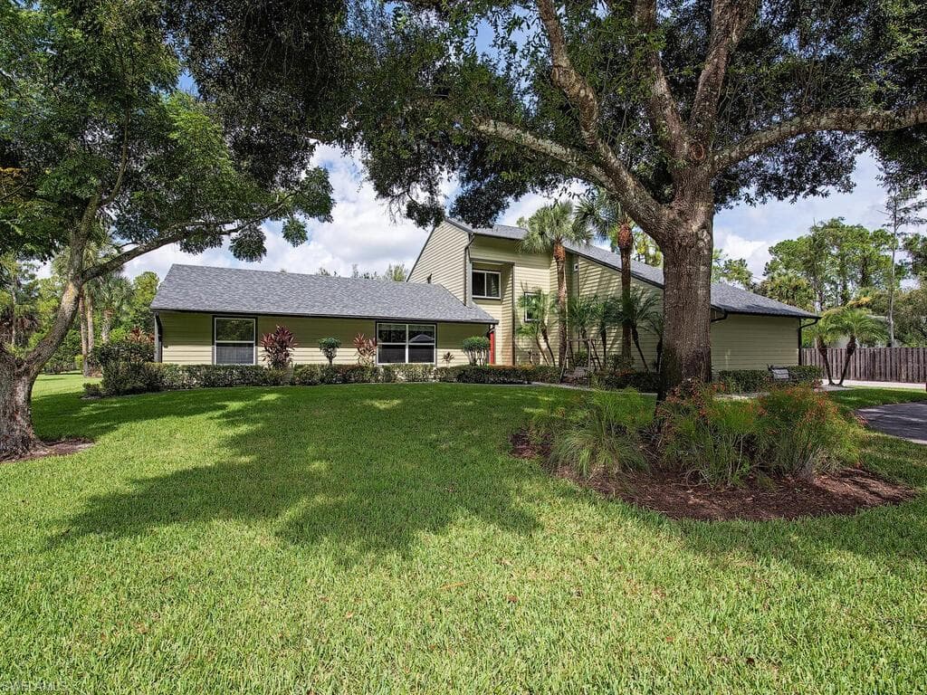 201 Perkins DR NAPLES, FL 34119