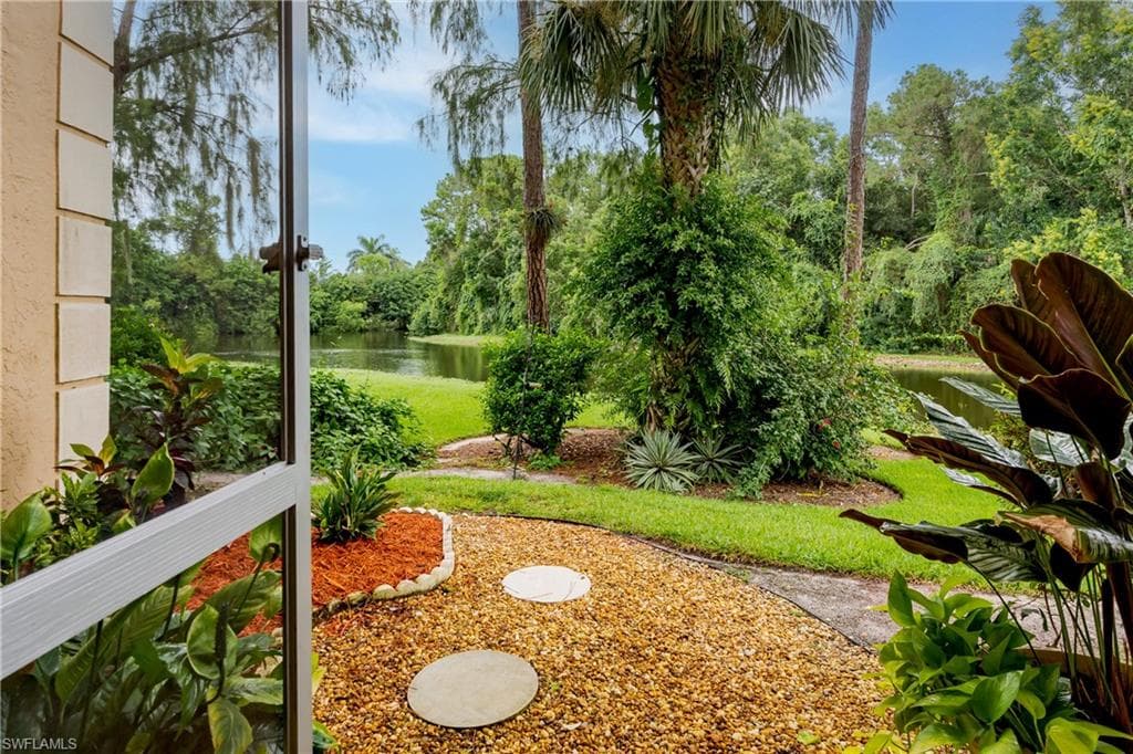 1025 Foxfire LN 105 NAPLES, FL 34104