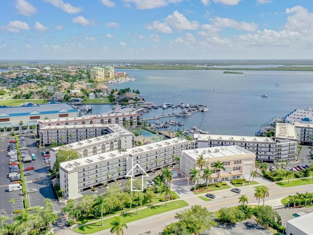 1007 Anglers CV J-401 MARCO ISLAND, FL 34145
