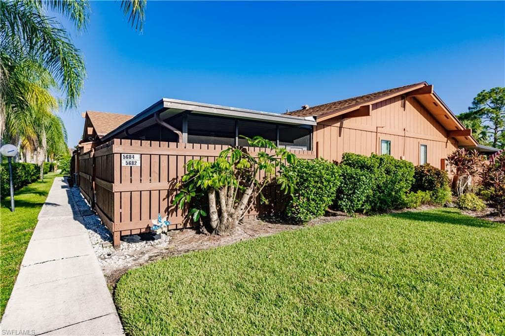 5682 Foxlake DR NORTH FORT MYERS, FL 33917