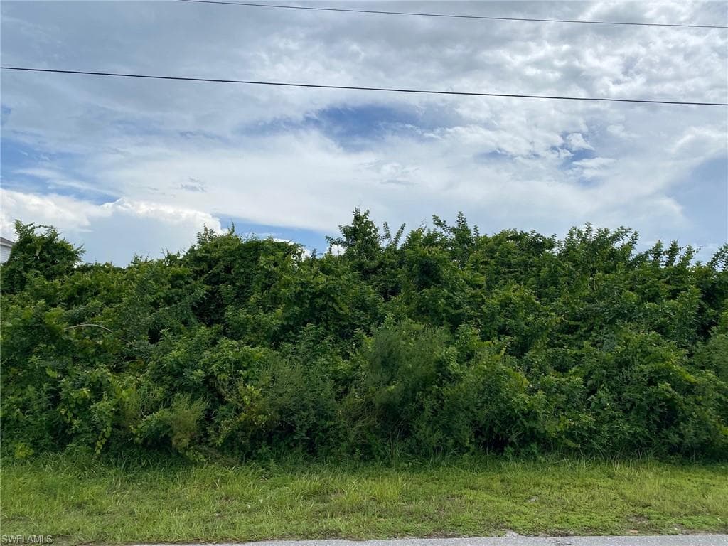 3717 7th ST W LEHIGH ACRES, FL 33971