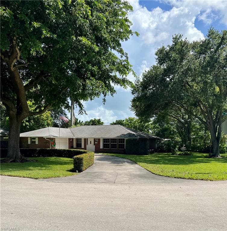 602 E Del Monte AVE CLEWISTON, FL 33440