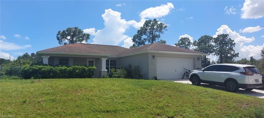 916 Anthony ST E LEHIGH ACRES, FL 33974