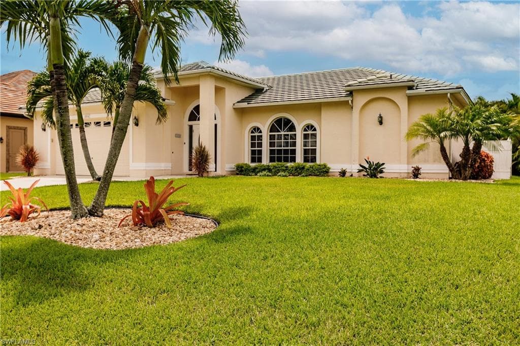 2814 44th TER CAPE CORAL, FL 33914