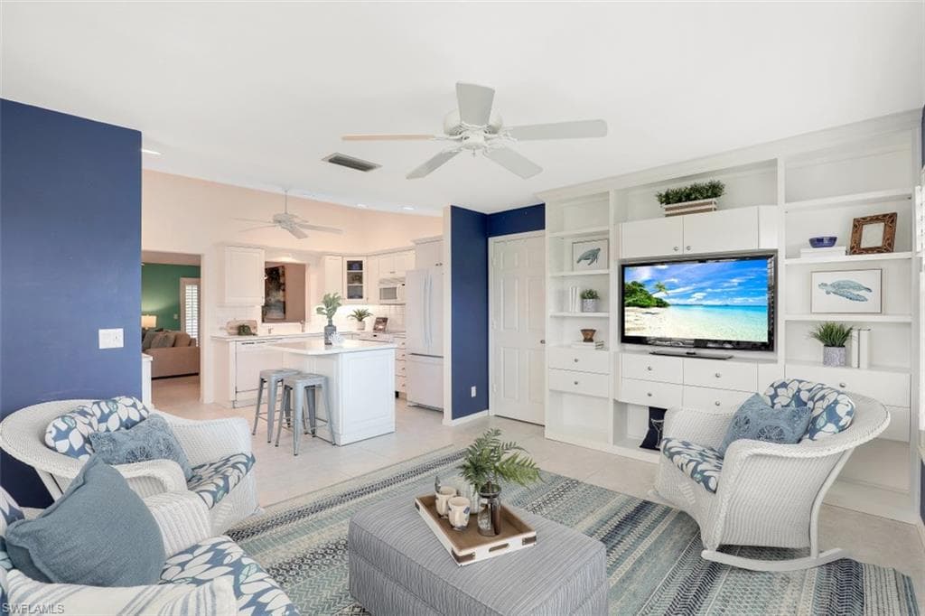 725 Neapolitan WAY 725 NAPLES, FL 34103