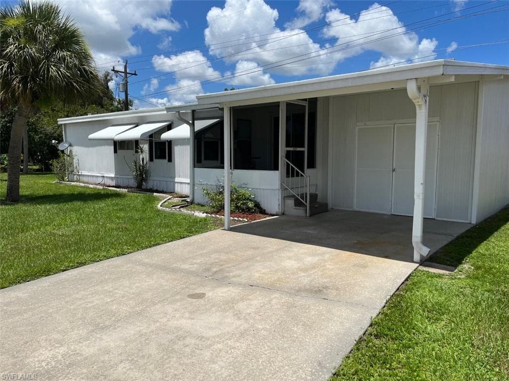 571 Peace Lake CT NORTH FORT MYERS, FL 33917