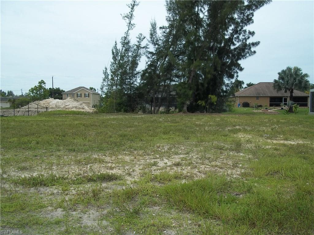 620 SW 26th ST CAPE CORAL, FL 33914