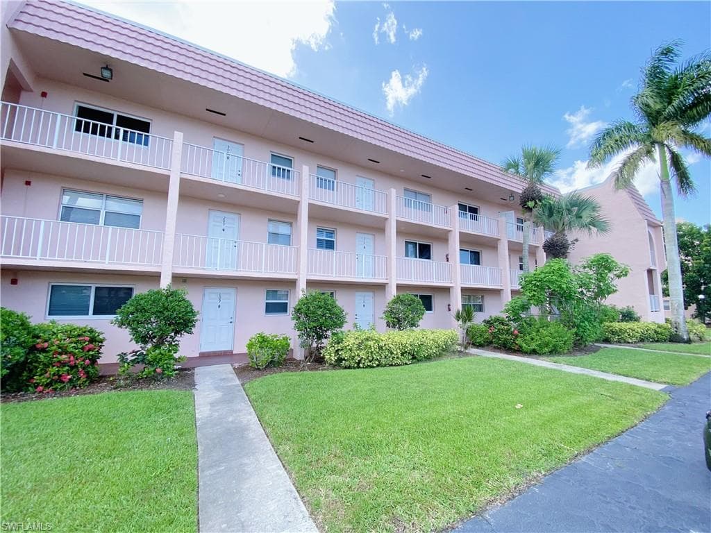 225 Turtle Lake CT 210 NAPLES, FL 34105