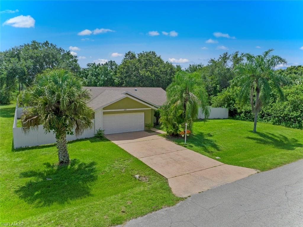 608 Calvin AVE LEHIGH ACRES, FL 33972