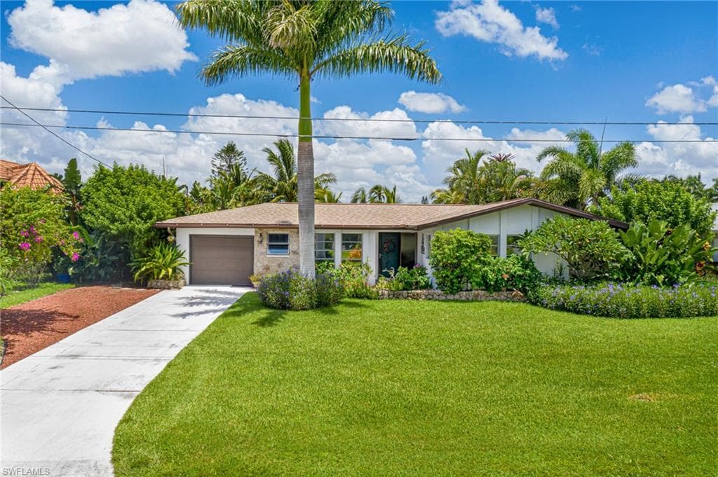 721 SE 43rd TER CAPE CORAL, FL 33904