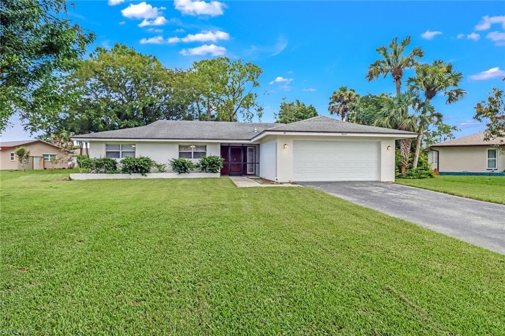 909 Rosea CT NAPLES, FL 34104