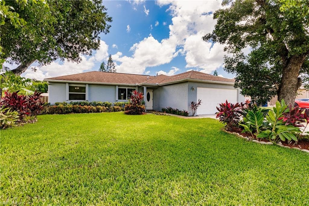 9044 Henry RD FORT MYERS, FL 33967