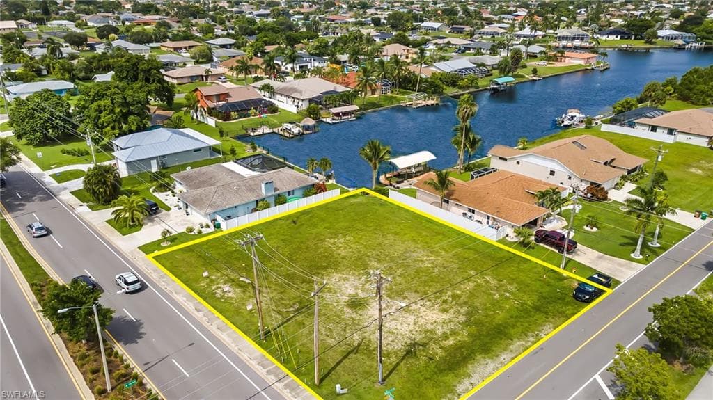 2419 Country Club BLVD CAPE CORAL, FL 33990