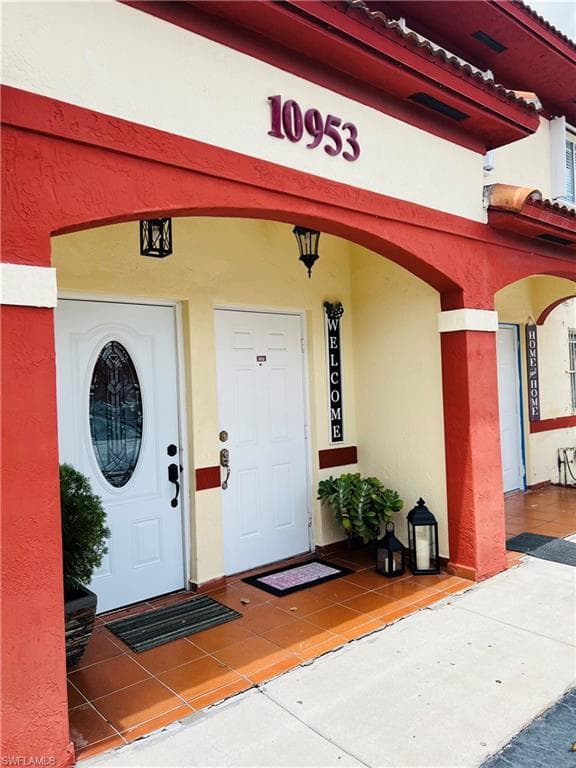 10953 W okeechobee RD 202 HIALEAH GARDENS, FL 33018