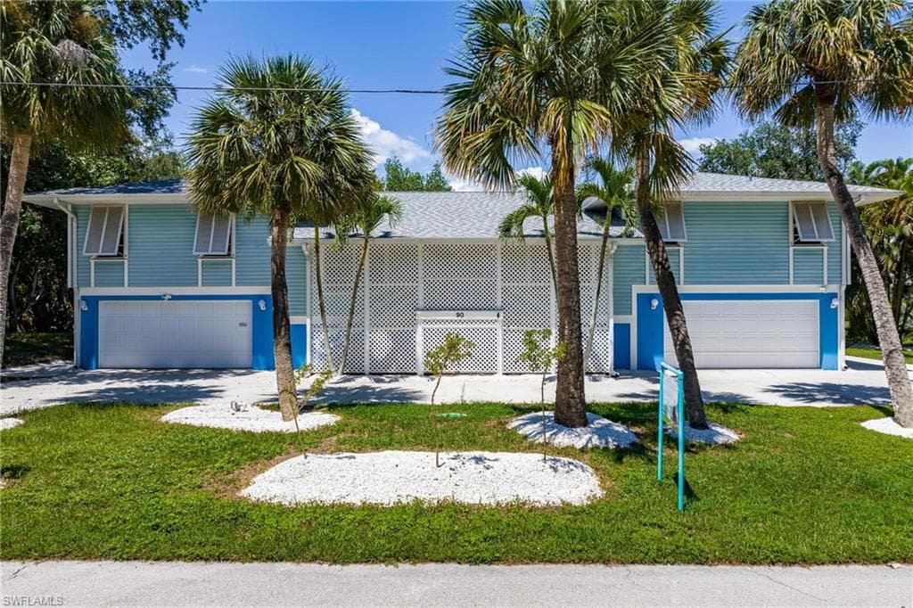 90 Skyline DR NORTH FORT MYERS, FL 33903