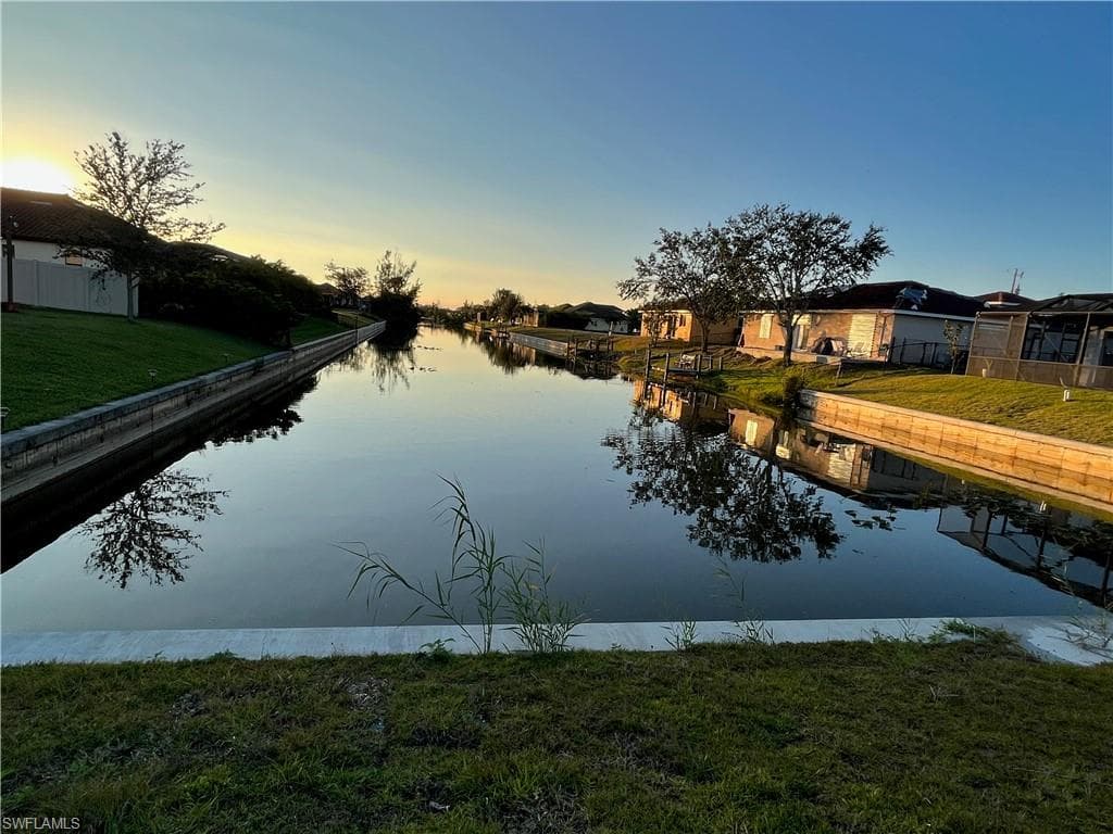 2124 SW 1st AVE CAPE CORAL, FL 33991