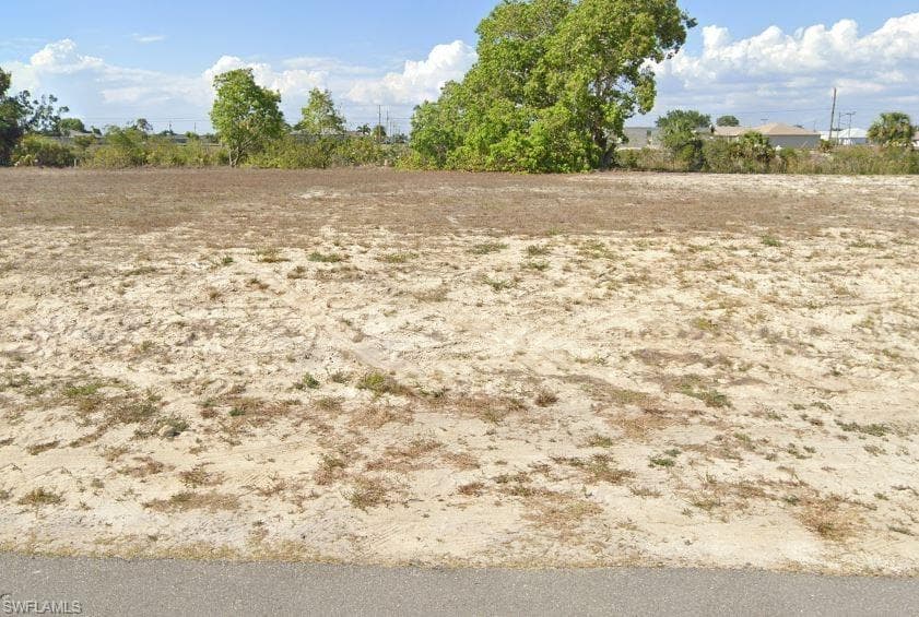 813 NW 8th TER CAPE CORAL, FL 33993