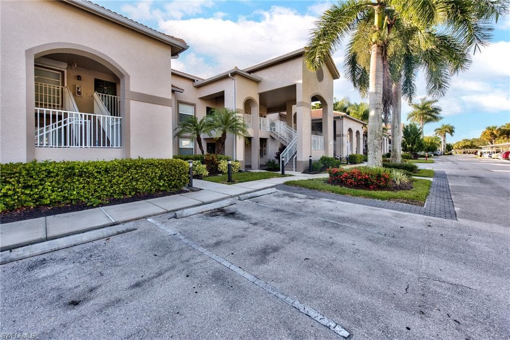19991 Barletta LN 1923 ESTERO, FL 33928