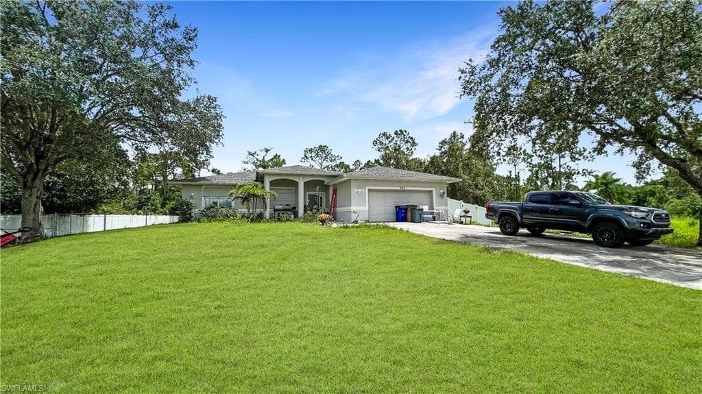 902 Edward AVE LEHIGH ACRES, FL 33936
