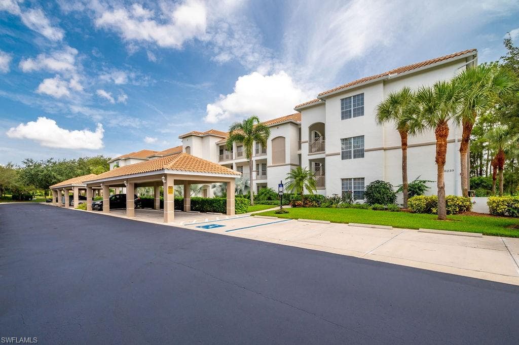 8239 Parkstone PL 4-204 NAPLES, FL 34120