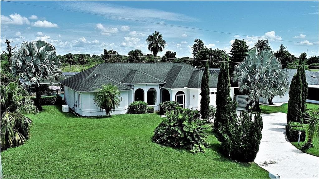 733 Mirror Lakes DR LEHIGH ACRES, FL 33974