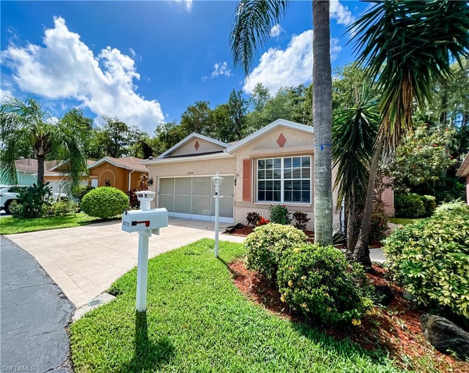 10729 Maui CIR ESTERO, FL 33928