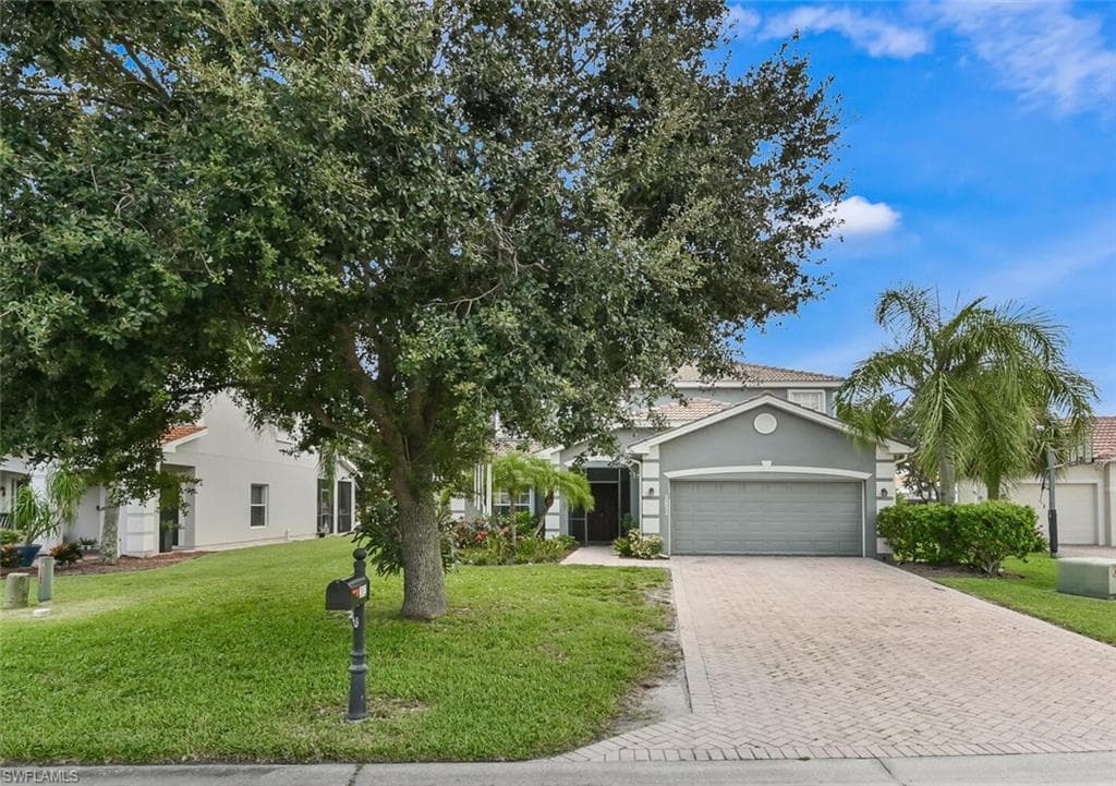 2652 Fishtail Palm CT NAPLES, FL 34120
