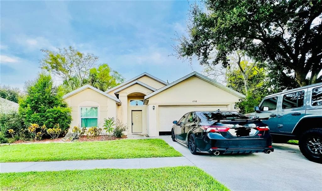 4748 Varsity CIR LEHIGH ACRES, FL 33971