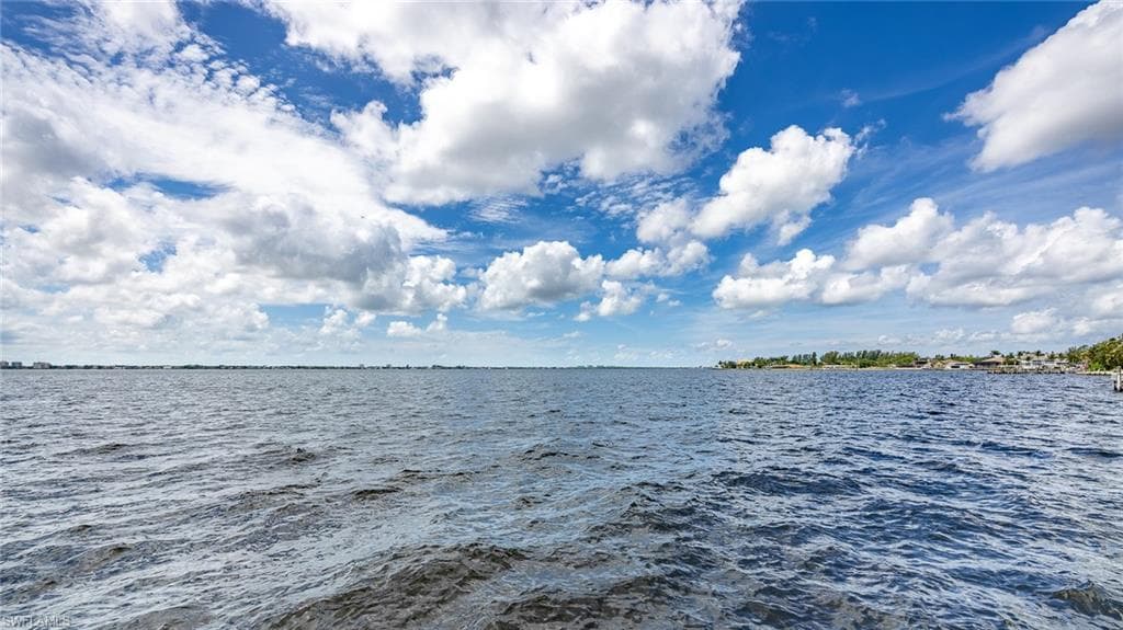 264 Bayshore DR CAPE CORAL, FL 33904