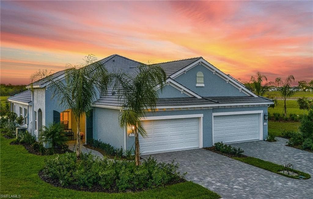 2392 Ariane DR NAPLES, FL 34112