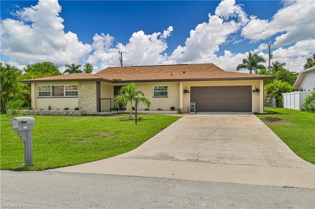928 SE 43rd TER CAPE CORAL, FL 33904