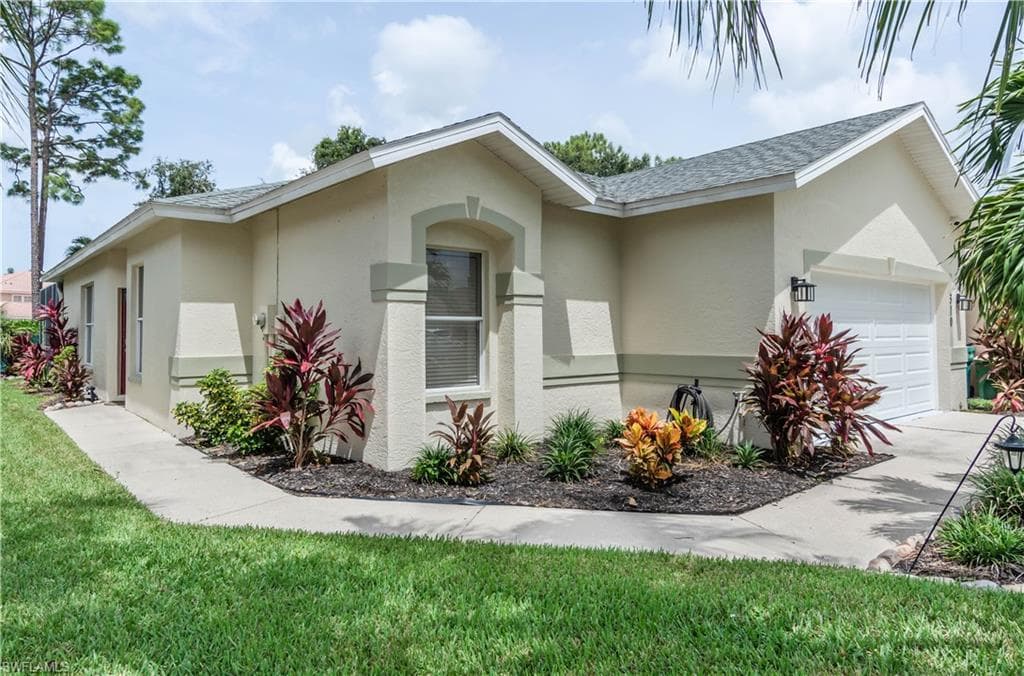 310 Stanhope CIR W NAPLES, FL 34104