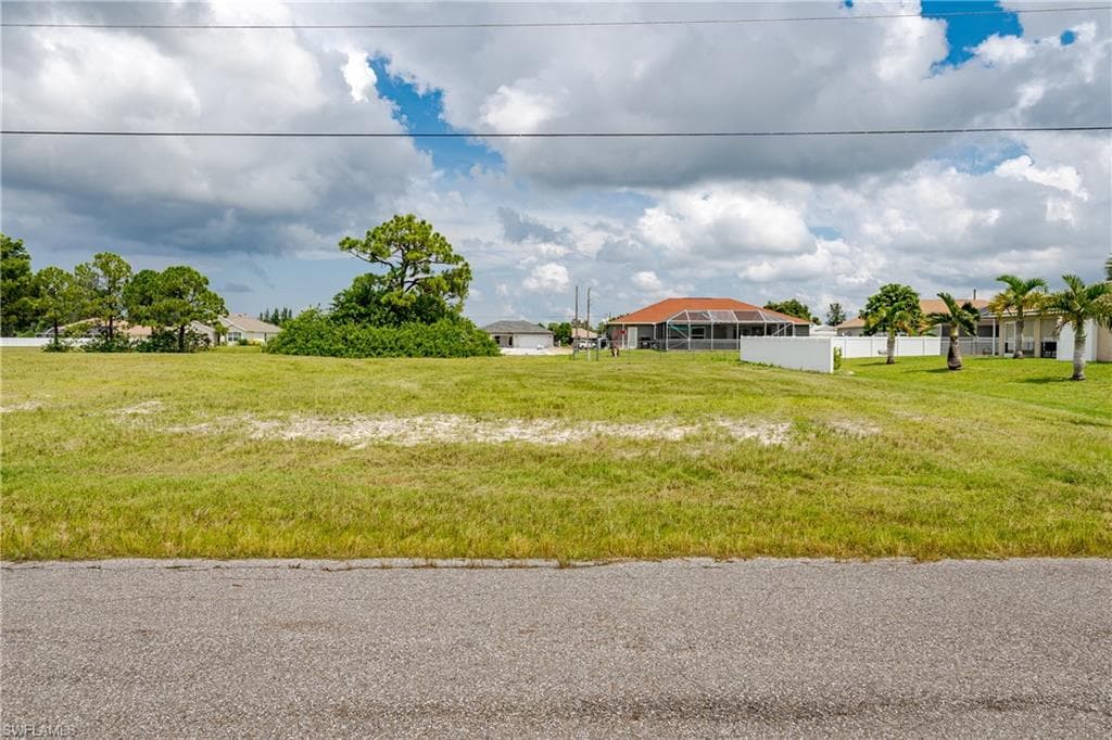 1711 12th TER CAPE CORAL, FL 33993