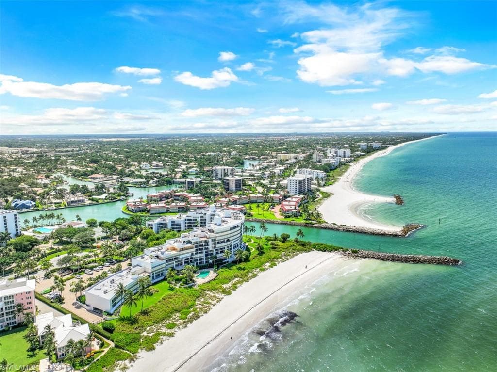 2396 Gulf Shore BLVD N 203 NAPLES, FL 34103