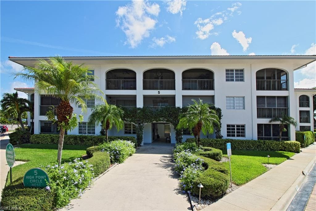 5 High Point CIR W 309 NAPLES, FL 34103