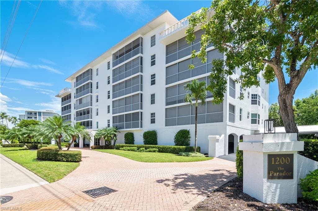 1200 Gulf Shore BLVD N 103 NAPLES, FL 34102