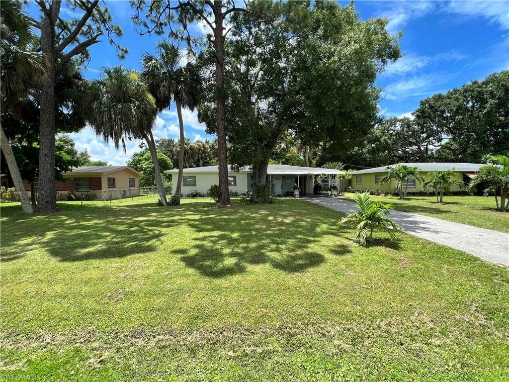 204 Crescent Lake DR NORTH FORT MYERS, FL 33917