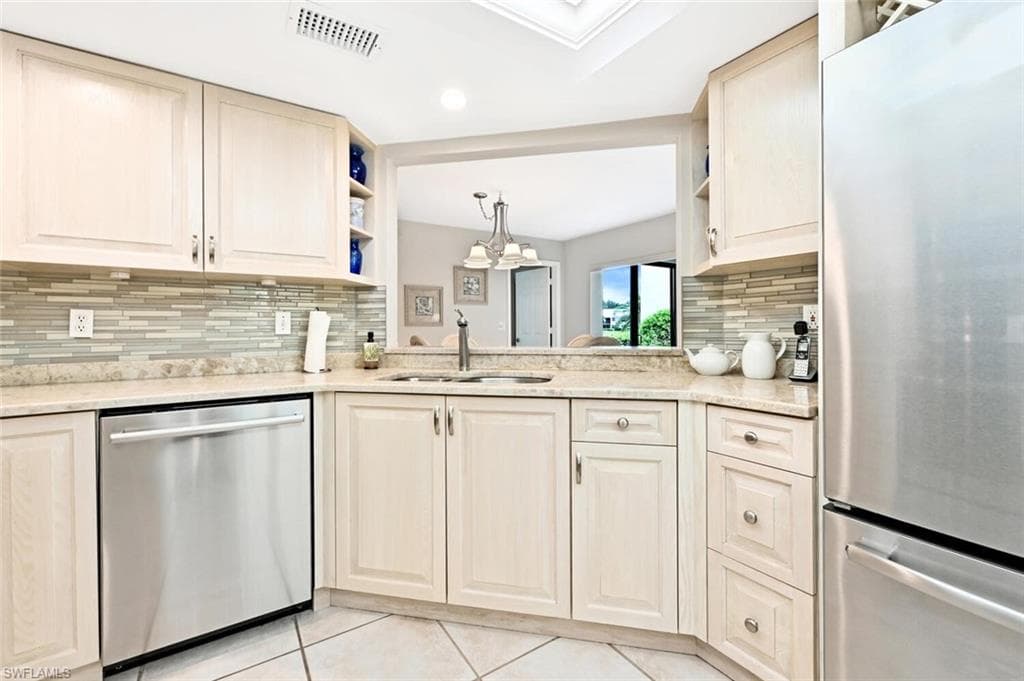 637 Beachwalk CIR E-103 NAPLES, FL 34108