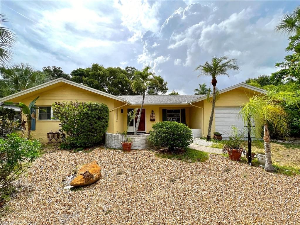 12070 McGregor BLVD FORT MYERS, FL 33919
