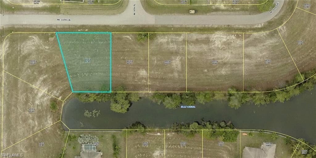 806 NE 34th LN CAPE CORAL, FL 33909