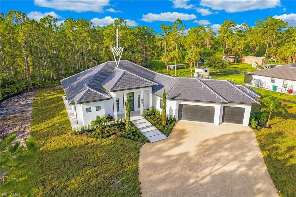 2082 22nd AVE NE NAPLES, FL 34120