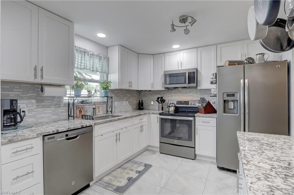 136 Bordeaux CIR NAPLES, FL 34112
