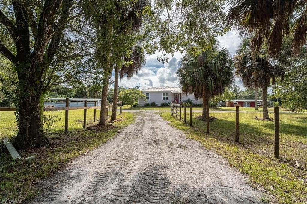 19300 Donna DR NORTH FORT MYERS, FL 33917