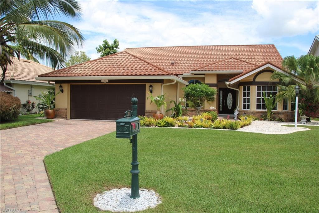 260 Saint James WAY NAPLES, FL 34104