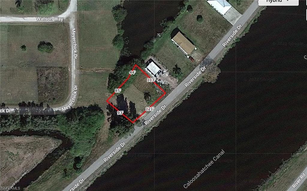 909 Riverside DR SW MOORE HAVEN, FL 33471